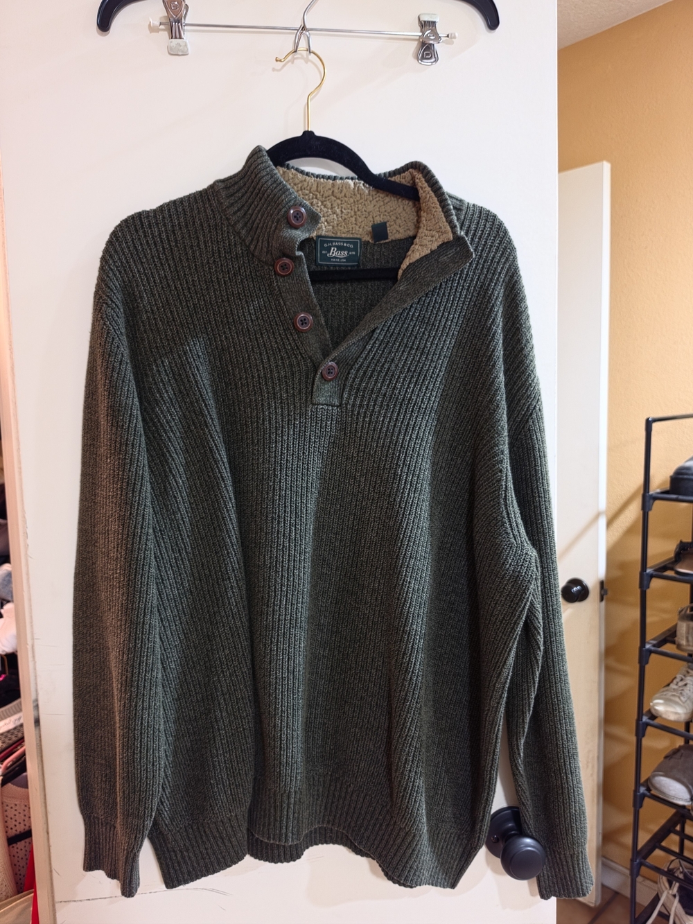 Bass Men’s Olive Green Ribbed Button-Front Sweater
